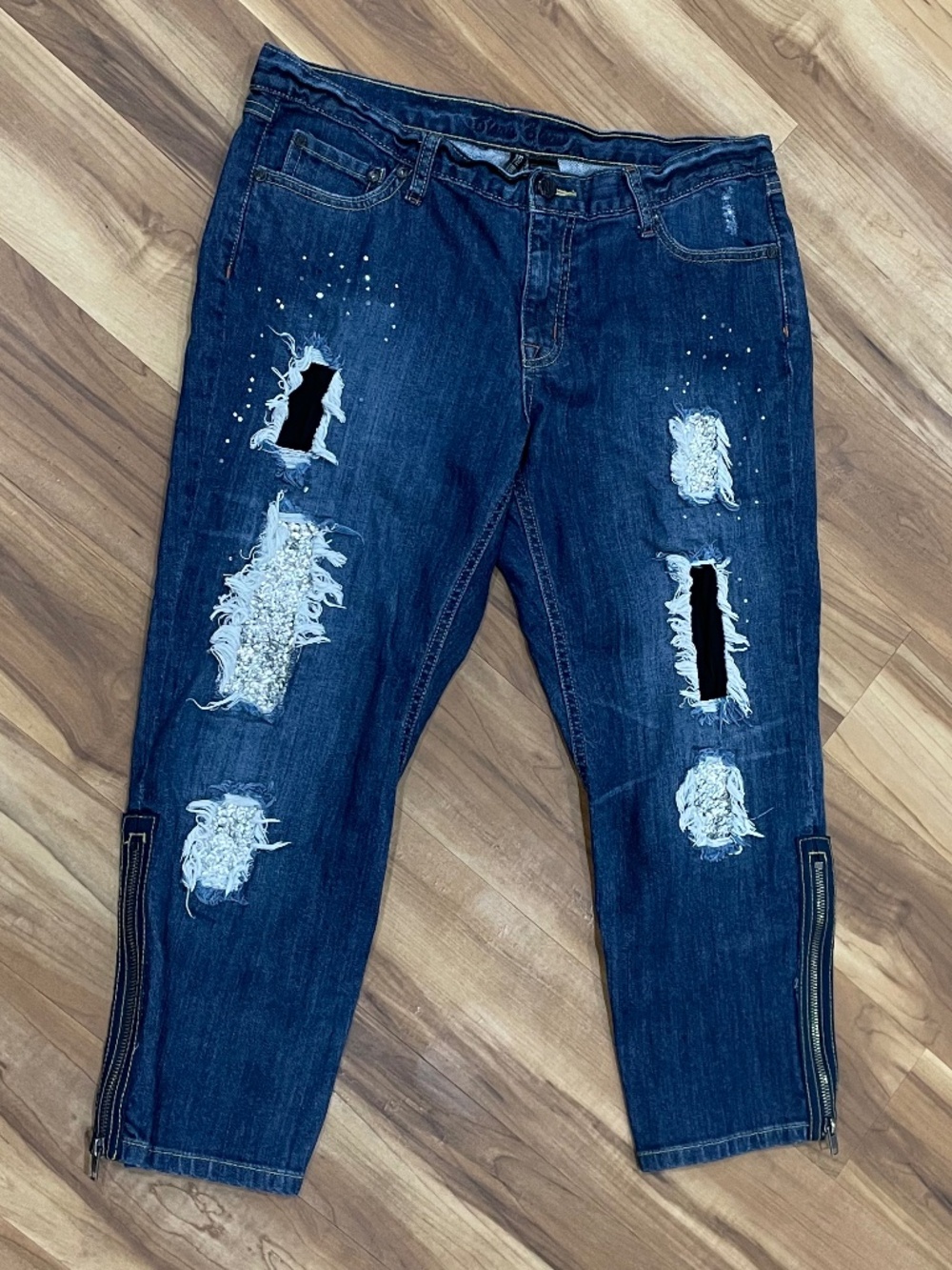 Bisou Bisou Distressed Sequin Patch Capri Jeans Sz 12